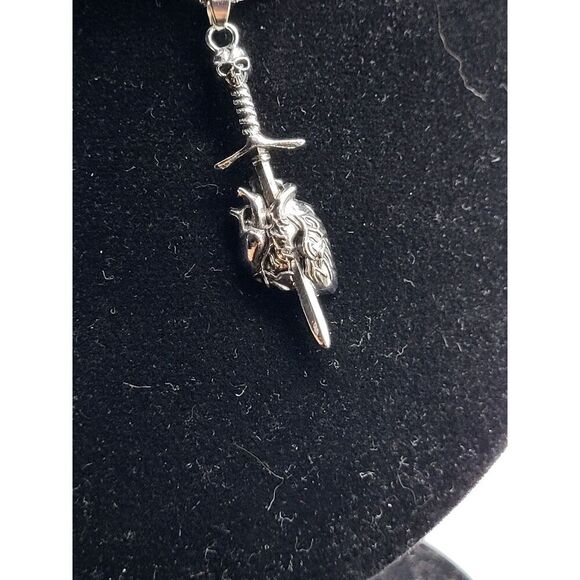 New Without Tags Heart Stabbed By Sword Nacklace 17in chain 2 in pendant - Picture 8 of 12